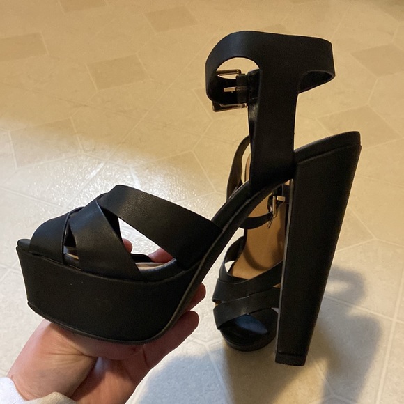 Women’s heels. Size 7.5, gently worn. - Picture 2 of 4